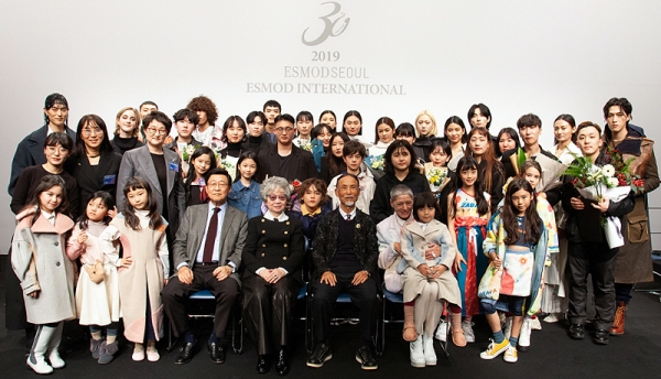 에스모드 서울의 30주년 기념행사 후 단체사진