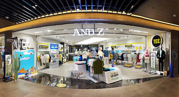 신성통상 남성복 4개 브랜드가 올해 15~20% 매출 성장이 예상된다. 앤드지는 올해 파르나스몰 플래그십에 MZ를 타겟으로 티 스테이션을 선보였다. 