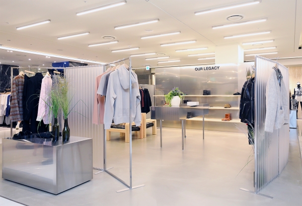 아워레가시 현대백화점 본점 매장은 스웨덴·영국·독일에 이어 아시아 지역 첫 단독 매장 오픈이다.