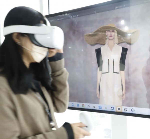 에이벨은 지난 6일 열린 패션코드에서 23S/S컬렉션의 3D 패션쇼 영상과 VR패션쇼를 공개했다.