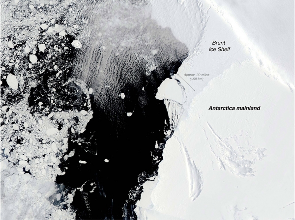 지난 10년동안 서서히 녹기 시작한 남극대륙의 브런트 빙붕이 완전히 떨어져나가 빙산이 되었다. 사진 가운데 부분 약 1,550 km2로 서울시 2배가 넘는 면적이다. 사진=NASA 아쿠아 위성촬영 23.1.23