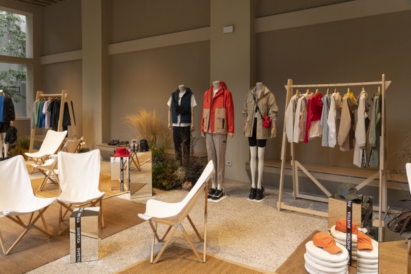 듀베티카가 지난달 22일 2024 SS 밀라노 패션위크 프레젠테이션 현장에서 프리미엄 아웃도어 스타일로 확장하는 브랜드의 글로벌 방향성을 공개했다. 