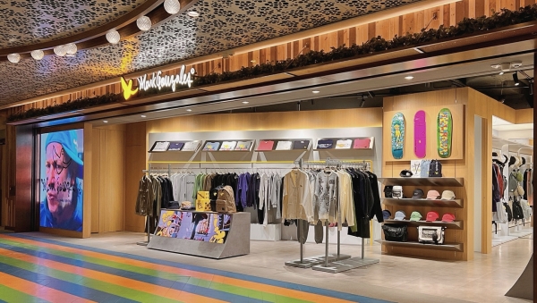 더네이쳐홀딩스는 홍콩 침사추이에 자사 스트리트 브랜드 ‘마크곤잘레스’의 글로벌 첫 매장을 오픈했다.