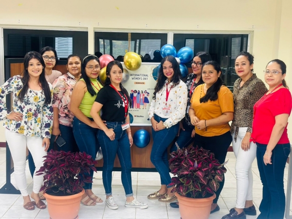 (주)신원 니카라과법인 '세계 여성의 날' 기념사진