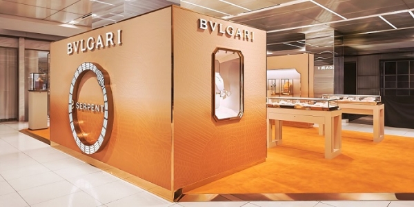 불가리가 아이코닉 브랜드 세르펜티 컬렉션을 주로 선보이는 ‘불가리 팝업스토어’를 오픈했다.