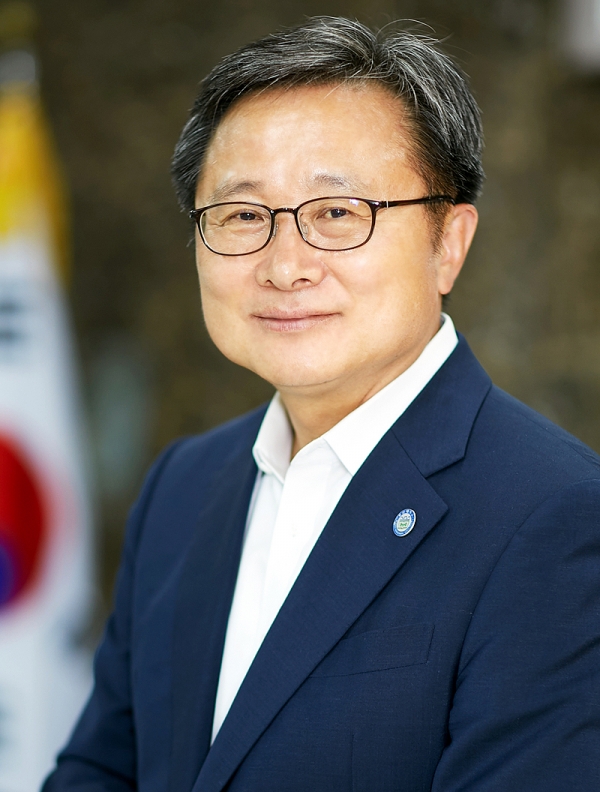 전호환 부산대 교수 (전 부산대 총장,  동남권발전협의회 상임위원장).